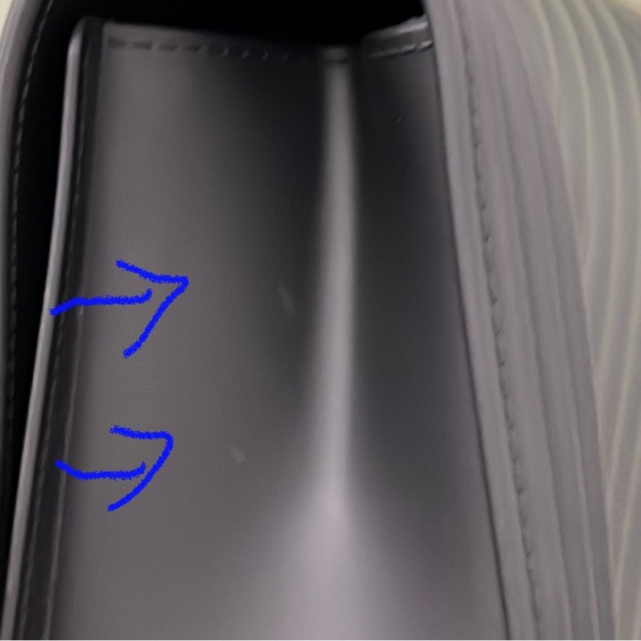 New Black with Gold Clasp and Chain Jelly Quilted Soft Silicone Shoulder Purse - Picture 9 of 12